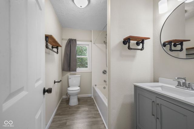 220 E 29th Street, Anderson, IN 46016