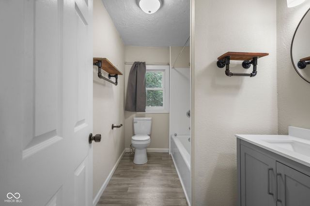 220 E 29th Street, Anderson, IN 46016