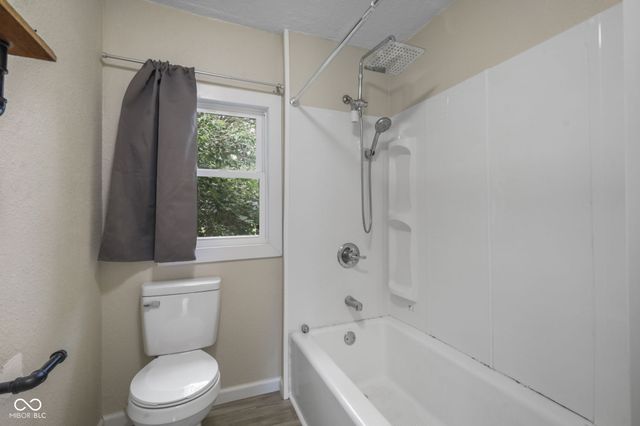 220 E 29th Street, Anderson, IN 46016