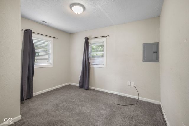 220 E 29th Street, Anderson, IN 46016