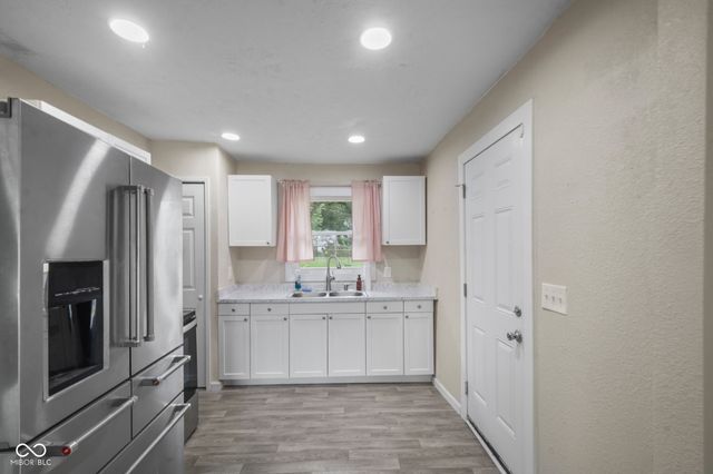 220 E 29th Street, Anderson, IN 46016