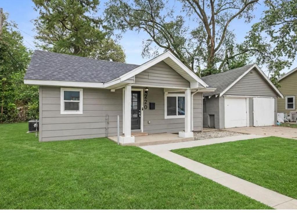 220 E 29th Street, Anderson, IN 46016