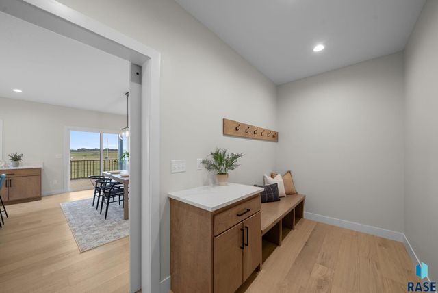 1517 W Autumn Cir Circle, Brandon, SD 57005
