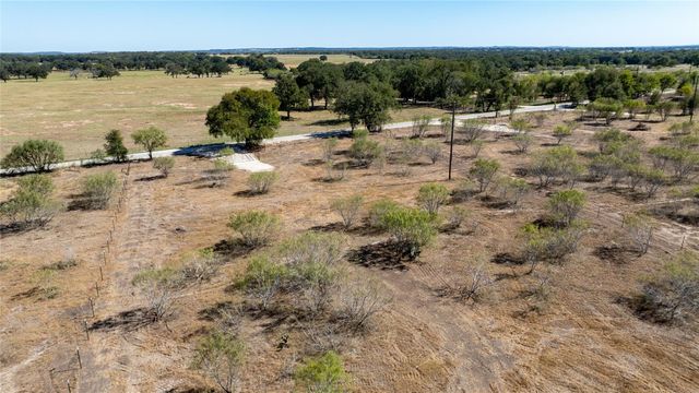 155 Spanish Oak RD, Dale, TX 78616