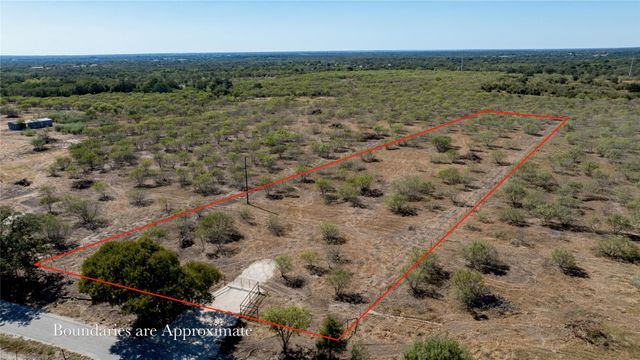 155 Spanish Oak RD, Dale, TX 78616