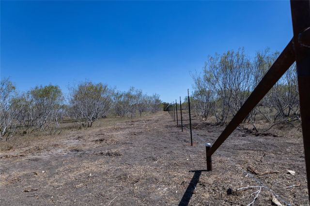 155 Spanish Oak RD, Dale, TX 78616