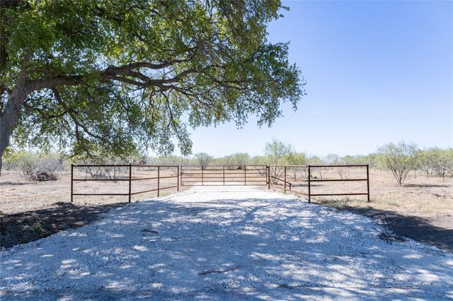 155 Spanish Oak RD, Dale, TX 78616