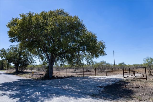 155 Spanish Oak RD, Dale, TX 78616