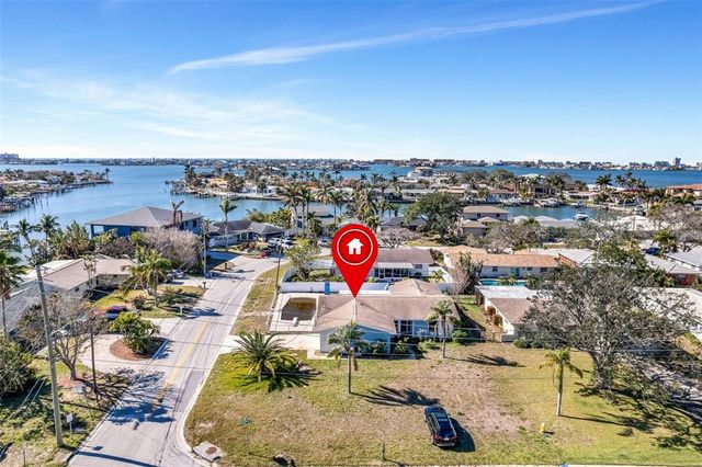 5708 BAYSHORE DR, Seminole, FL 33772