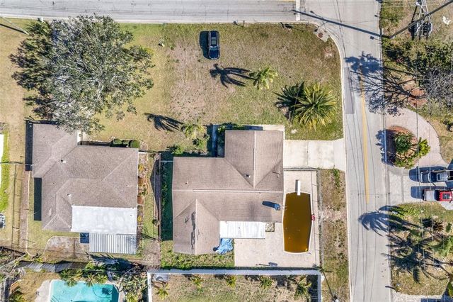 5708 BAYSHORE DR, Seminole, FL 33772
