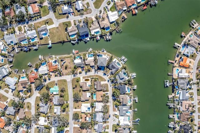 5708 BAYSHORE DR, Seminole, FL 33772