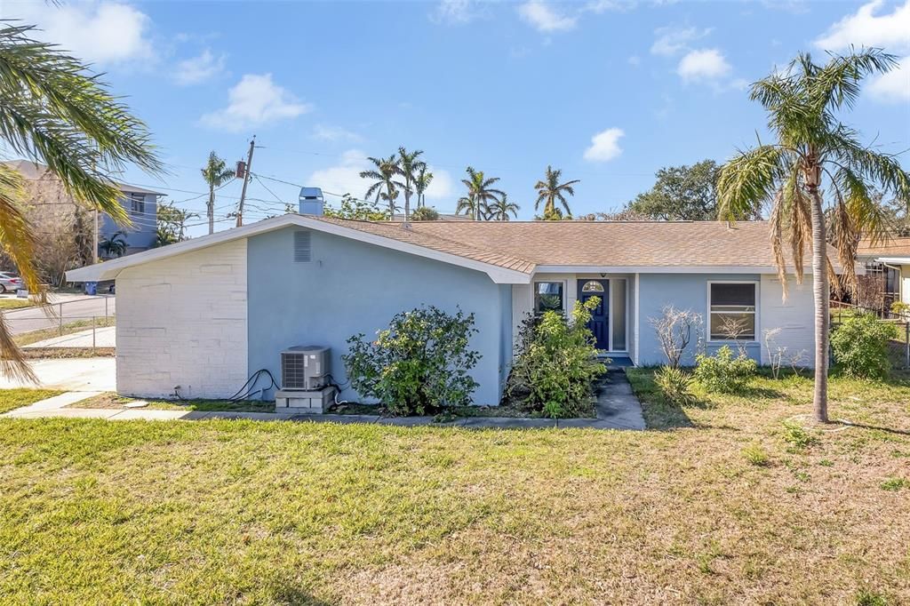 5708 BAYSHORE DR, Seminole, FL 33772