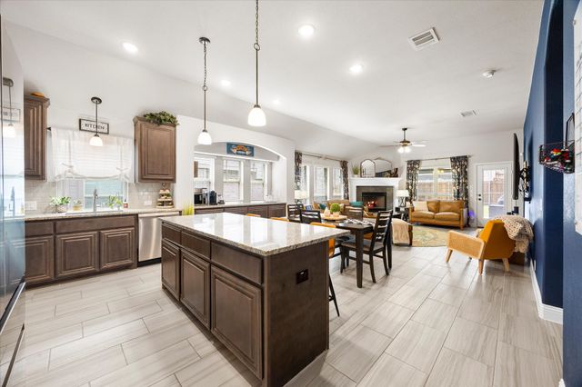 462 W Autumn Hill Bluff, Lavon, TX 75166