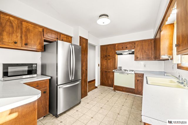 9116 S Circle, Omaha, NE 68127