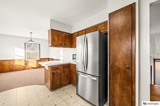 9116 S Circle, Omaha, NE 68127