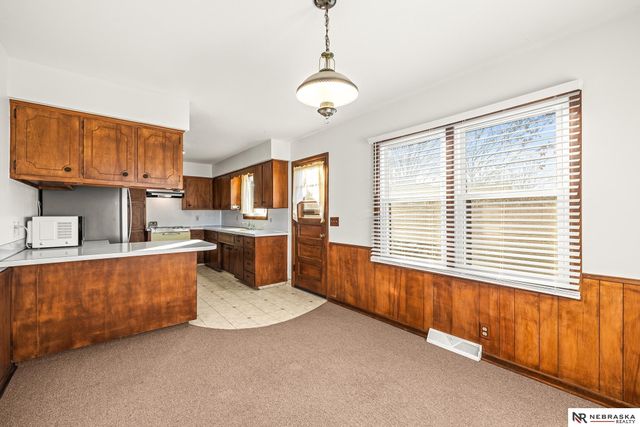 9116 S Circle, Omaha, NE 68127