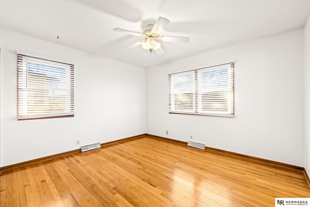 9116 S Circle, Omaha, NE 68127