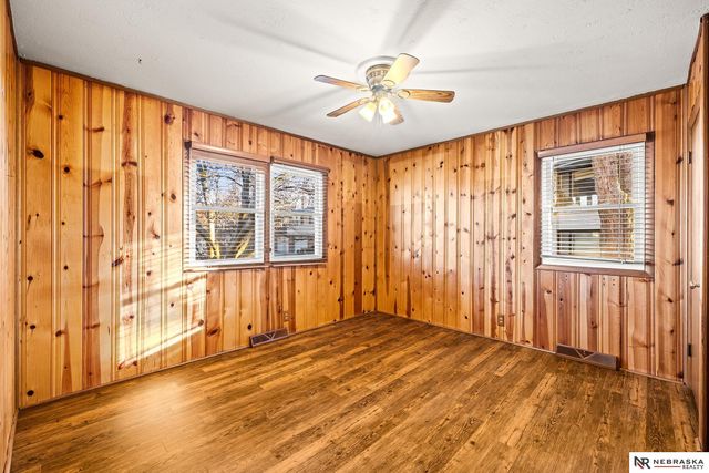 9116 S Circle, Omaha, NE 68127