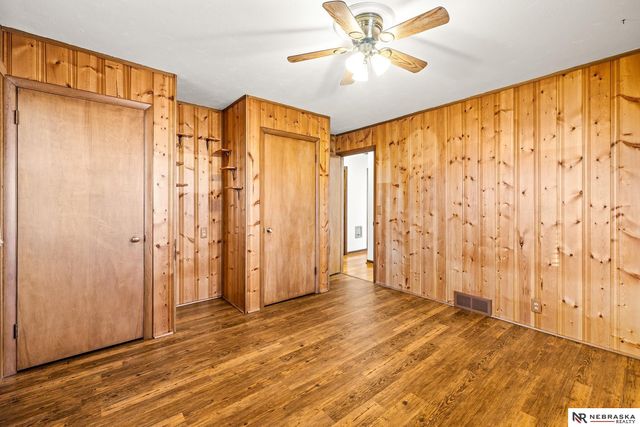 9116 S Circle, Omaha, NE 68127