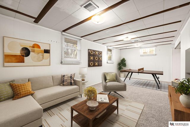 9116 S Circle, Omaha, NE 68127