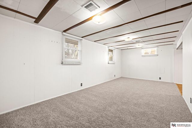 9116 S Circle, Omaha, NE 68127