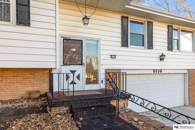 9116 S Circle, Omaha, NE 68127
