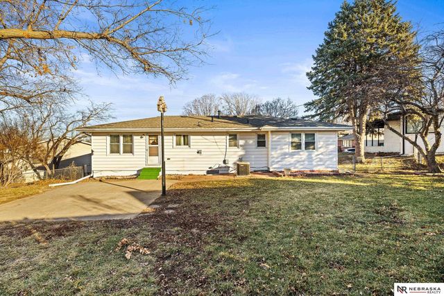 9116 S Circle, Omaha, NE 68127