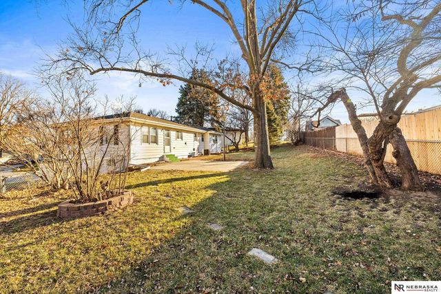 9116 S Circle, Omaha, NE 68127