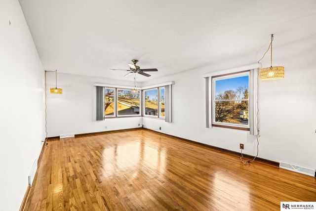 9116 S Circle, Omaha, NE 68127