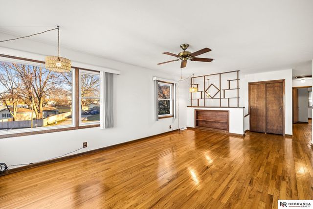 9116 S Circle, Omaha, NE 68127