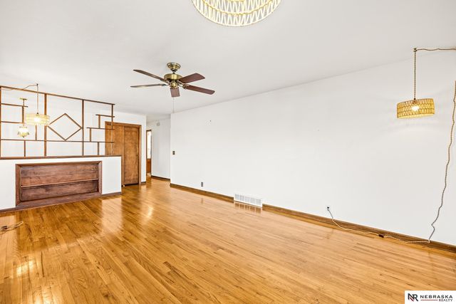 9116 S Circle, Omaha, NE 68127