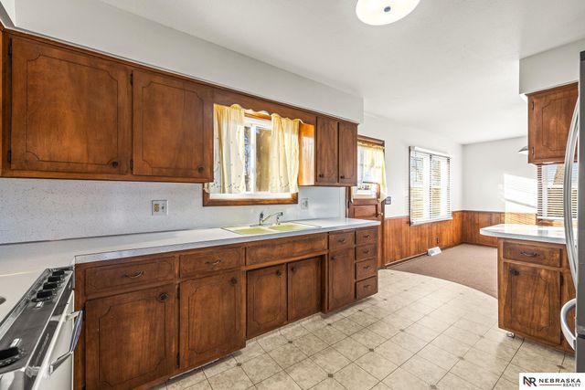 9116 S Circle, Omaha, NE 68127