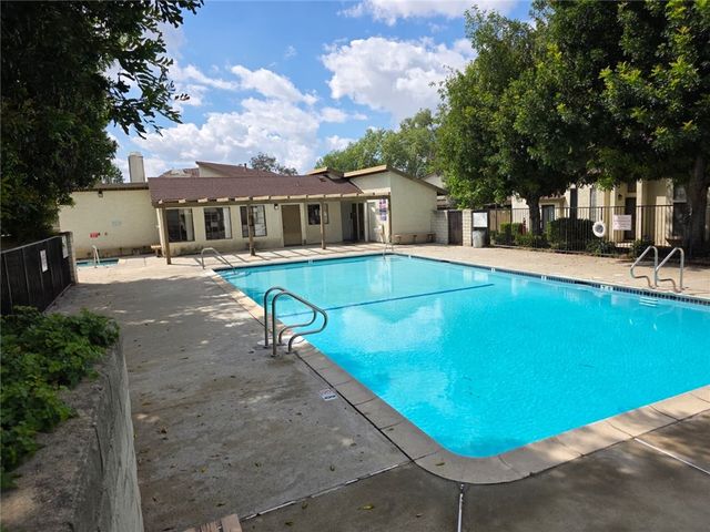 1974 E Lynwood 2f, San Bernardino, CA 92404
