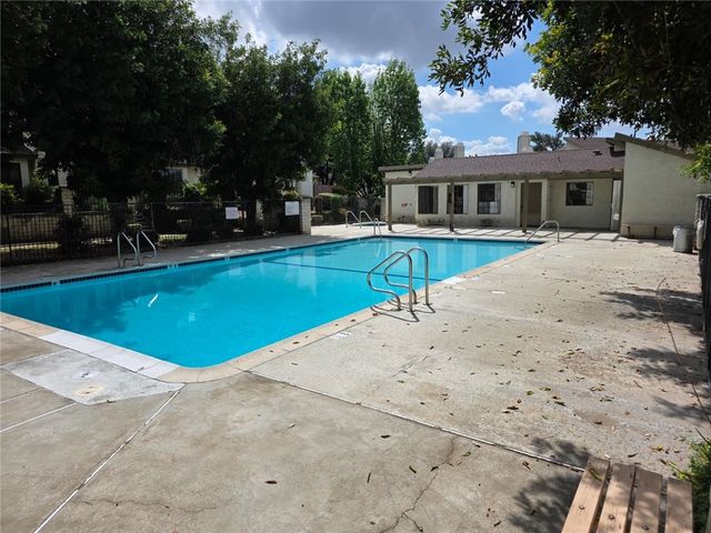 1974 E Lynwood 2f, San Bernardino, CA 92404