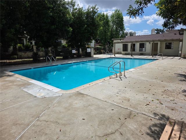 1974 E Lynwood 2f, San Bernardino, CA 92404