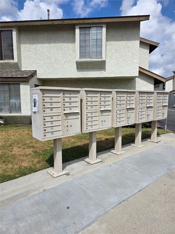 1974 E Lynwood 2f, San Bernardino, CA 92404