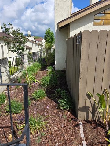 1974 E Lynwood 2f, San Bernardino, CA 92404