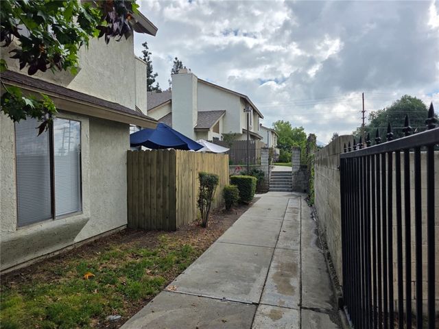 1974 E Lynwood 2f, San Bernardino, CA 92404