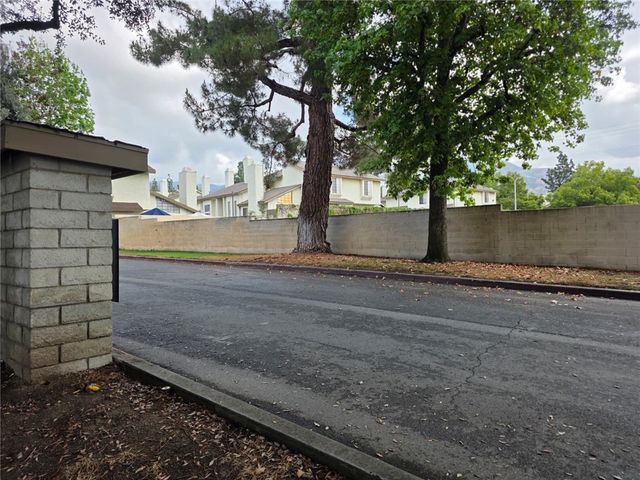 1974 E Lynwood 2f, San Bernardino, CA 92404