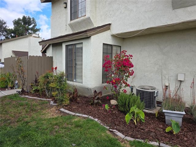 1974 E Lynwood 2f, San Bernardino, CA 92404