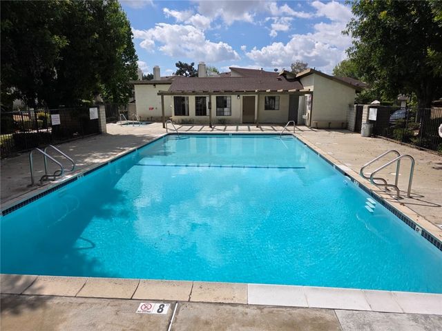 1974 E Lynwood 2f, San Bernardino, CA 92404