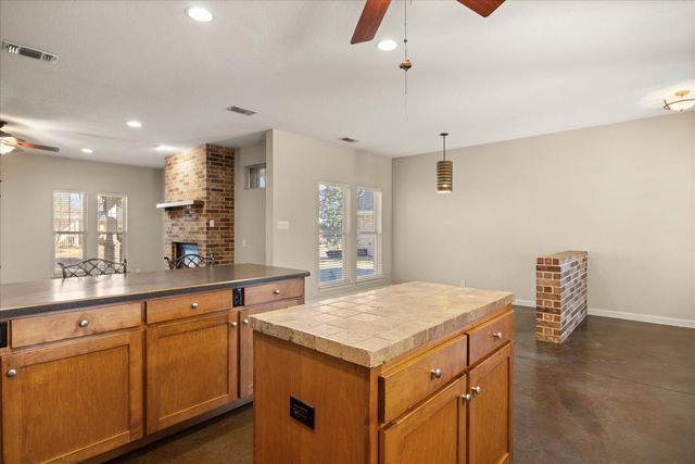 211 Turner Circle, Granbury, TX 76048