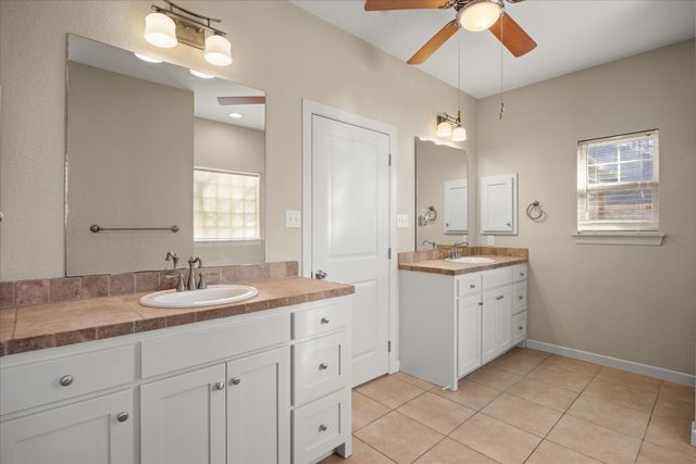 211 Turner Circle, Granbury, TX 76048