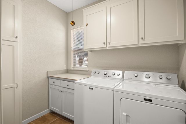 211 Turner Circle, Granbury, TX 76048