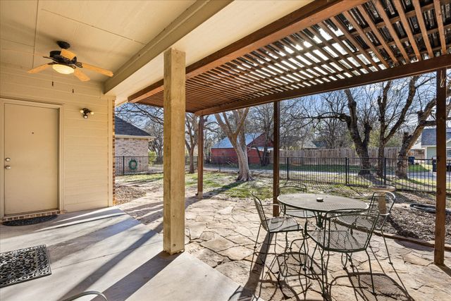 211 Turner Circle, Granbury, TX 76048