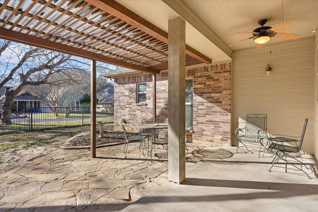 211 Turner Circle, Granbury, TX 76048