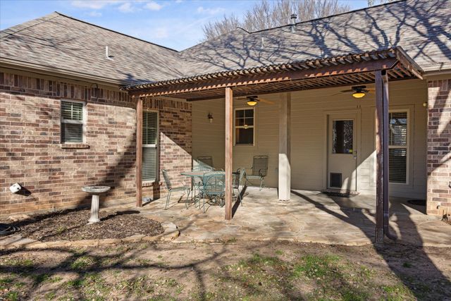 211 Turner Circle, Granbury, TX 76048