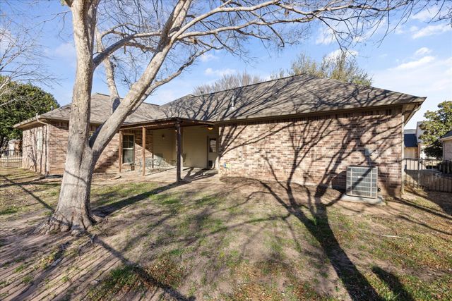 211 Turner Circle, Granbury, TX 76048
