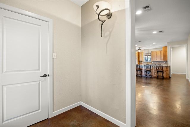 211 Turner Circle, Granbury, TX 76048