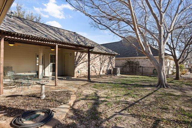 211 Turner Circle, Granbury, TX 76048